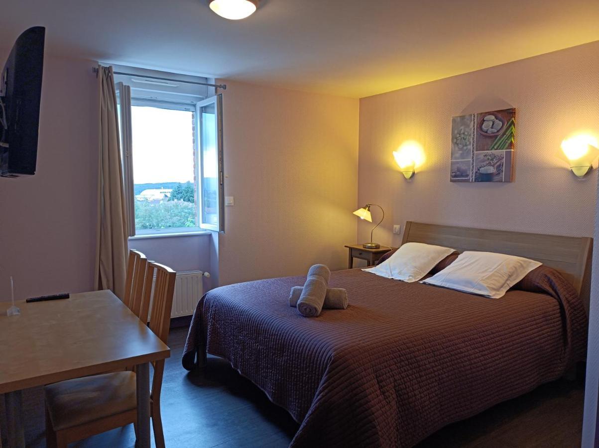 Les Pierres Folles Bed & Breakfast Rozier-en-Donzy ภายนอก รูปภาพ