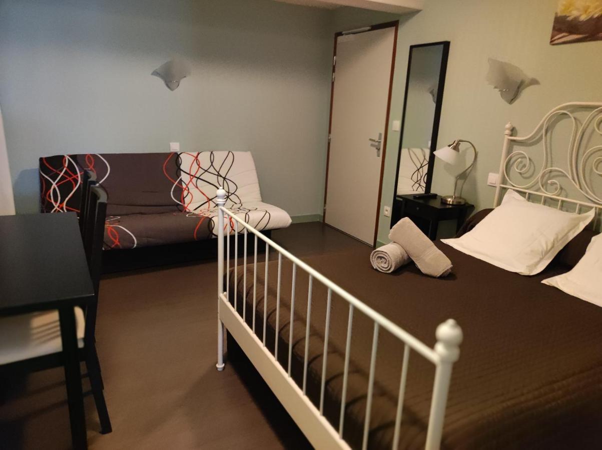 Les Pierres Folles Bed & Breakfast Rozier-en-Donzy ภายนอก รูปภาพ