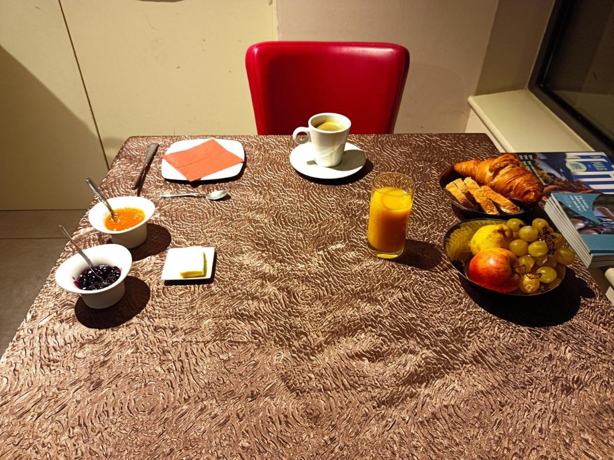 Les Pierres Folles Bed & Breakfast Rozier-en-Donzy ภายนอก รูปภาพ